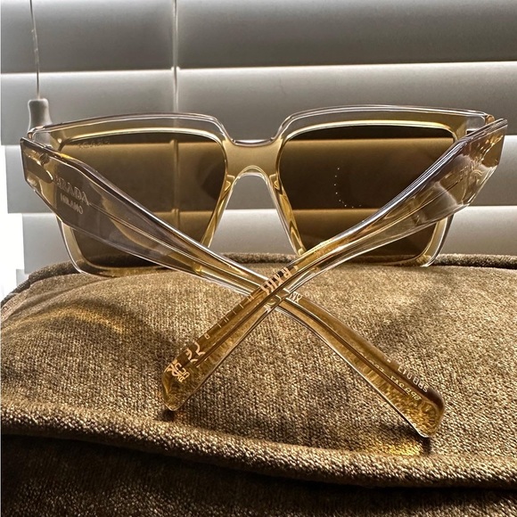 Prada sunglasses - Picture 4 of 10